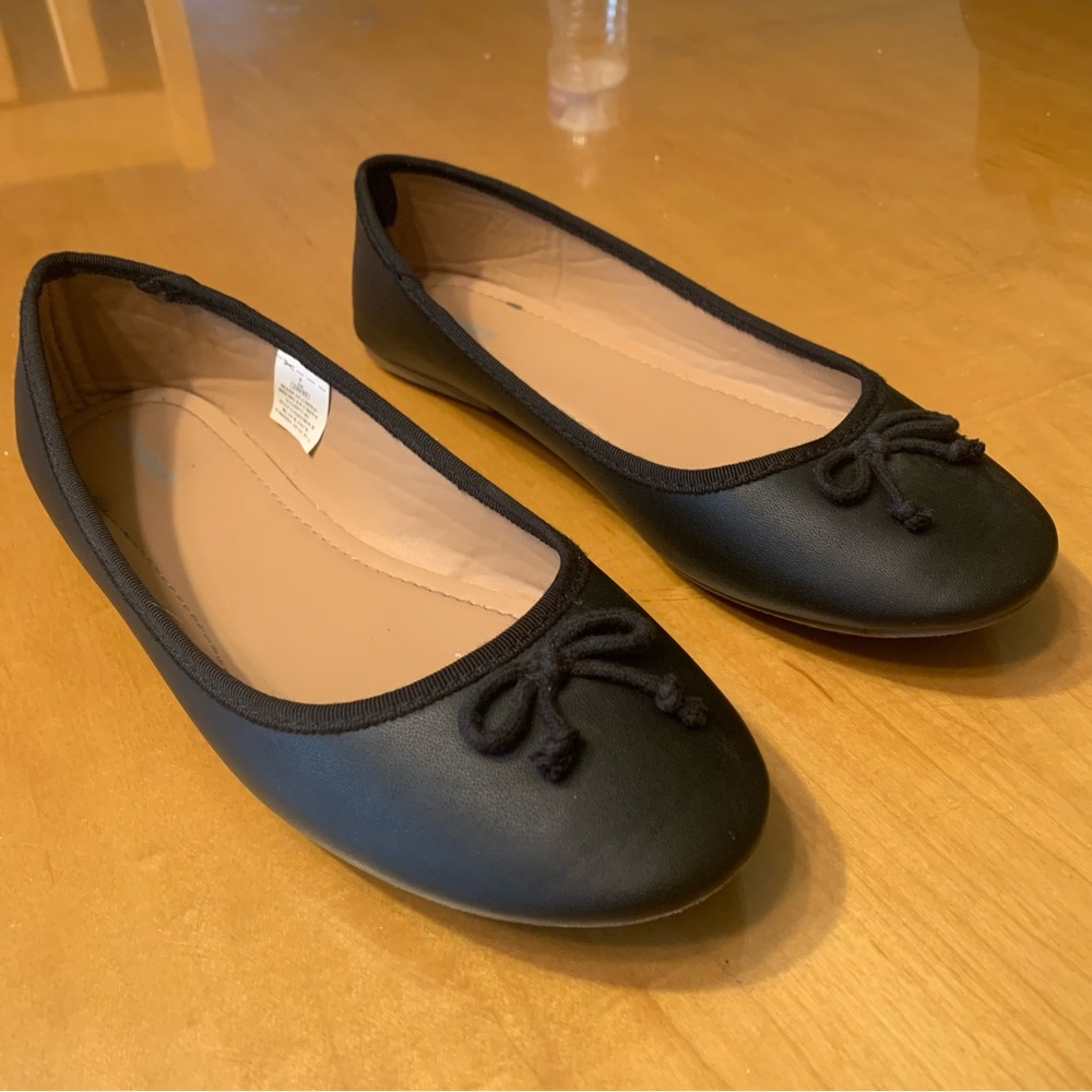 Like New Old Navy Black Faux Leather Ballet Flats Sz 5.5 Women’s